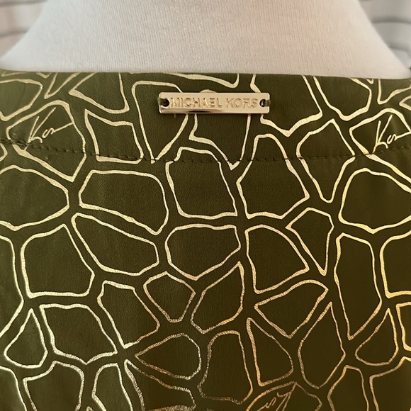 NWT MICHAEL Michael Kors Women’s Giraffe Print Tie Sleeve Top Green Gold Large - Picture 4 of 7